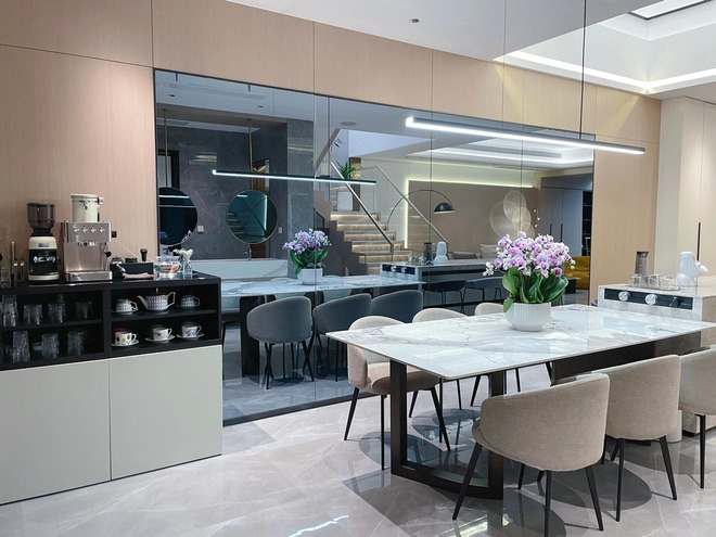 Cảnh tượng bên trong căn biệt thự 250m²: Góc nào cũng đẹp như mộng, hớp hồn từ cái nhìn đầu tiên- Ảnh 13. Cảnh tượng bên trong căn biệt thự 250m²: Góc nào cũng đẹp như mộng, hớp hồn từ cái nhìn đầu tiên- Ảnh 13.