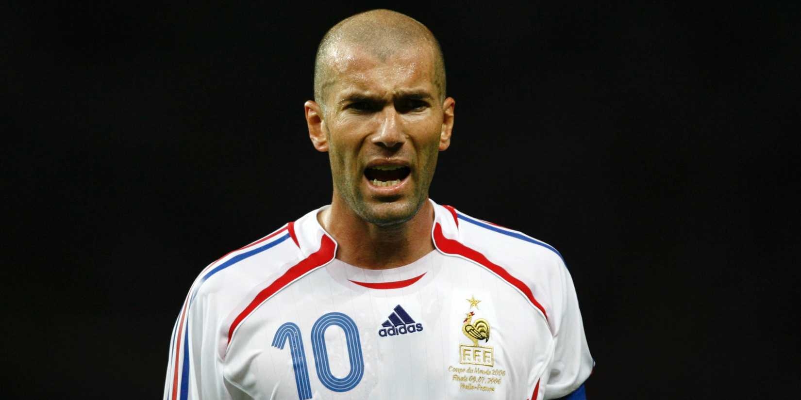 Top 10 cầu thủ vĩ đại nhất lịch sử: Ronaldo đứng thứ 4, cách Messi khá xa- Ảnh 2. Top 10 cầu thủ vĩ đại nhất lịch sử: Ronaldo đứng thứ 4, cách Messi khá xa- Ảnh 2.