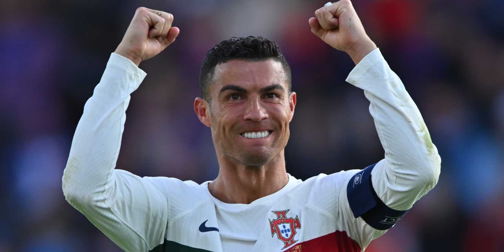 Top 10 cầu thủ vĩ đại nhất lịch sử: Ronaldo đứng thứ 4, cách Messi khá xa- Ảnh 3. Top 10 cầu thủ vĩ đại nhất lịch sử: Ronaldo đứng thứ 4, cách Messi khá xa- Ảnh 3.