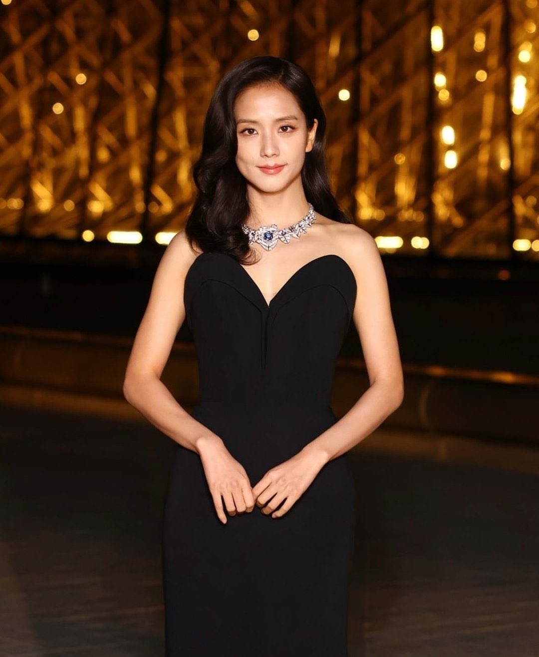 Jisoo biến hình như đại minh tinh sau show Dior, nhưng rõ là đang đau đớn- Ảnh 7.