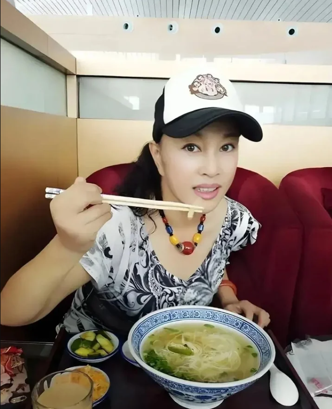 Tranh cãi nảy lửa: Từ Hy Viên - Phương Đại Đồng mất sớm vì ăn chay đến suy nhược?- Ảnh 6. Tranh cãi nảy lửa: Từ Hy Viên - Phương Đại Đồng mất sớm vì ăn chay đến suy nhược?- Ảnh 6.
