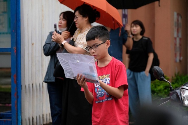 Phụ huynh 'ngóng' sự trở lại của bậc THCS trong Trường THPT Chuyên Hà Nội Amsterdam- Ảnh 1.