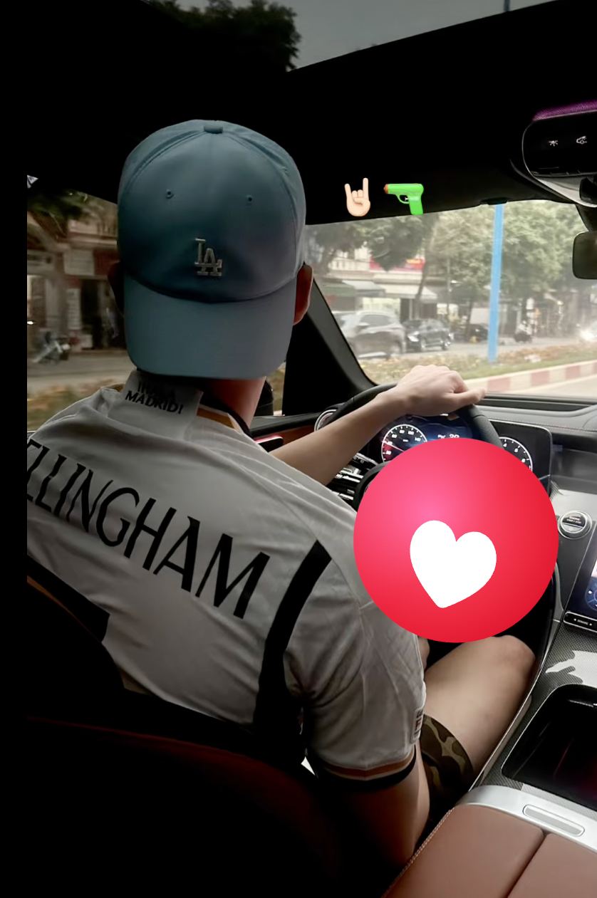 Hotboy ĐT Việt Nam tuổi trẻ tài cao, 28 tuổi lái siêu xe, sở hữu biệt thự to nhất phố- Ảnh 2.