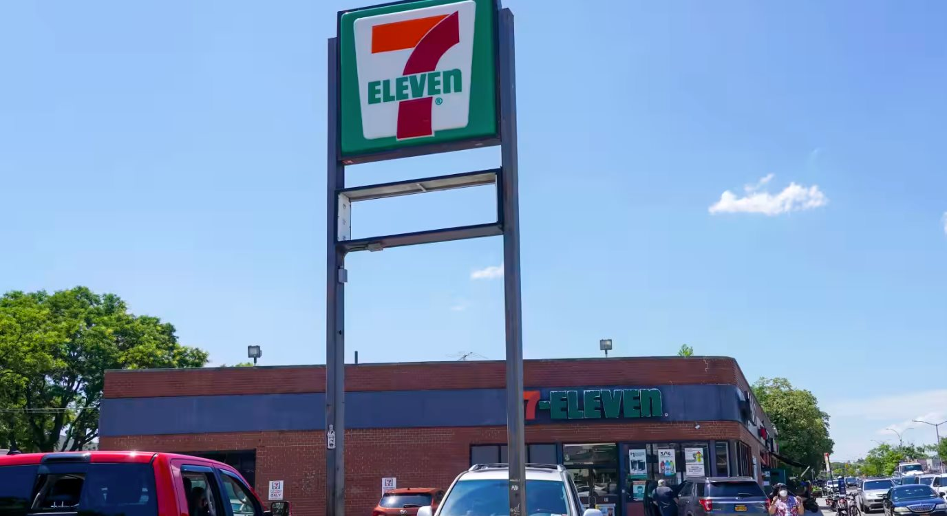 Công ty quản lý chuỗi 13.000 cửa hàng 7-Eleven tại Mỹ sắp IPO- Ảnh 1.