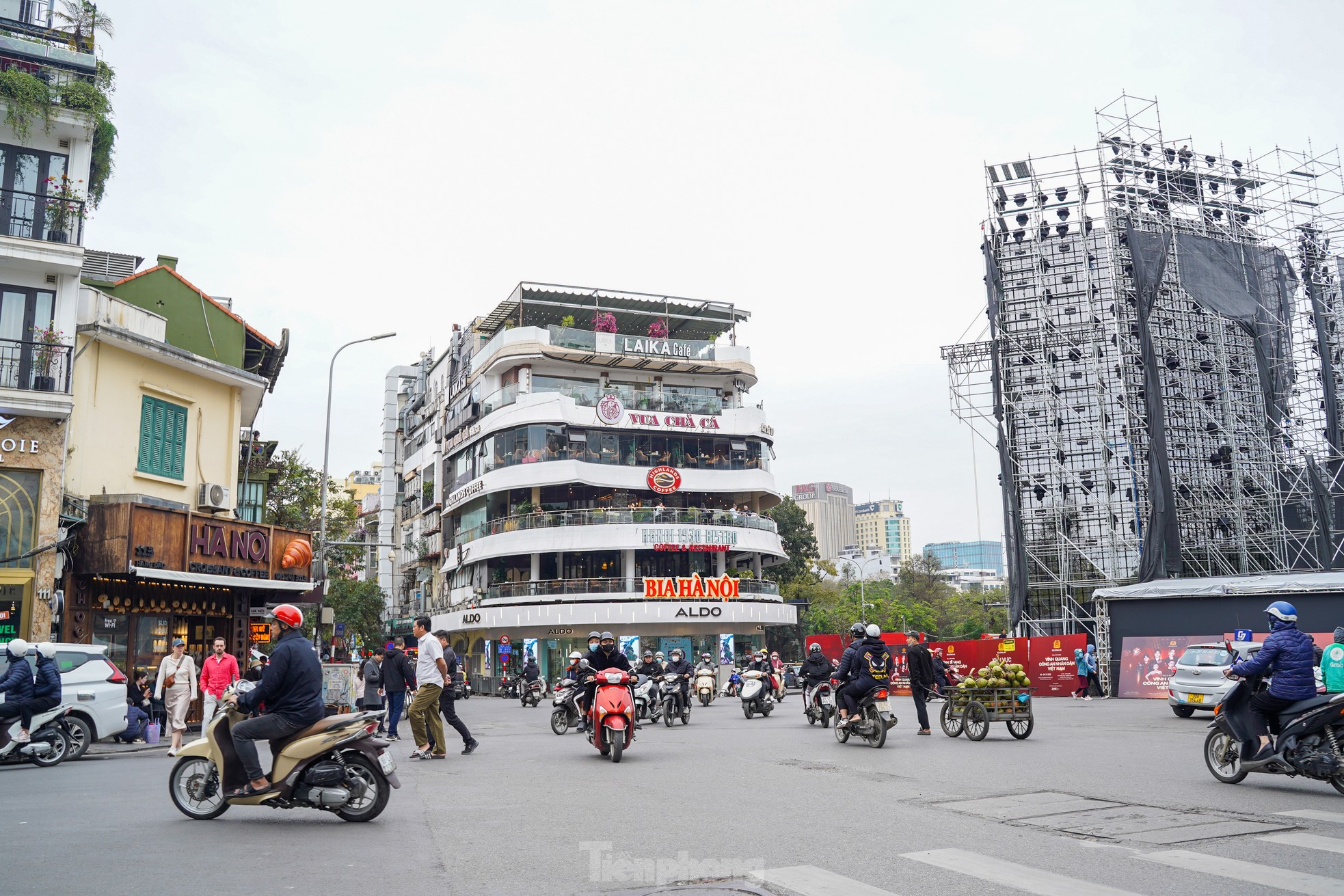 Hà Nội: Toàn cảnh tòa nhà 'Hàm cá mập' sát hồ Gươm sắp bị phá dỡ- Ảnh 9.