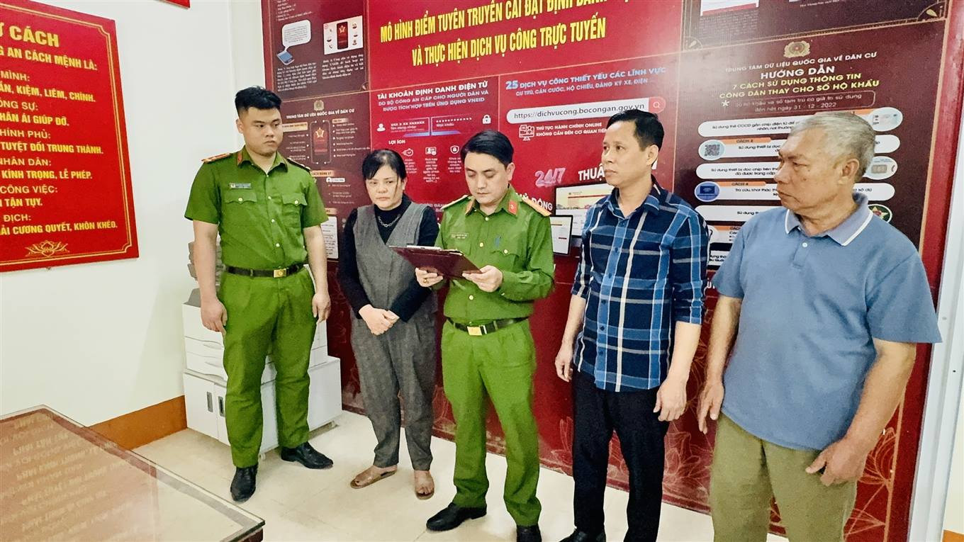 “Nữ quái” lừa làm thủ tục chuyển đổi mục đích sử dụng đất, chiếm đoạt hơn 1 tỷ đồng- Ảnh 1. “Nữ quái” lừa làm thủ tục chuyển đổi mục đích sử dụng đất, chiếm đoạt hơn 1 tỷ đồng- Ảnh 1.