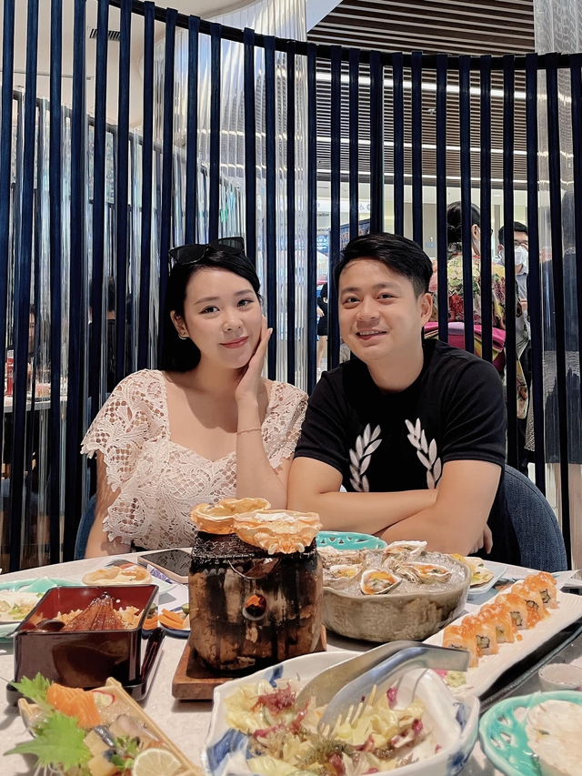 Chuyện tình nam diễn viên Vbiz và vợ yêu 9 năm: Bên nhau từ năm cấp 3, visual bà xã xinh như hot girl- Ảnh 10. Chuyện tình nam diễn viên Vbiz và vợ yêu 9 năm: Bên nhau từ năm cấp 3, visual bà xã xinh như hot girl- Ảnh 10.