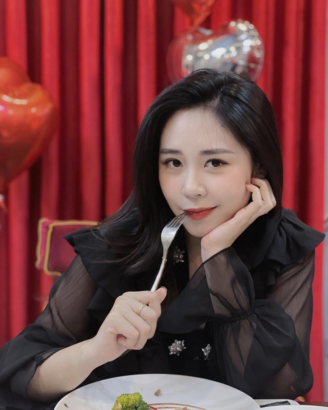 Chuyện tình nam diễn viên Vbiz và vợ yêu 9 năm: Bên nhau từ năm cấp 3, visual bà xã xinh như hot girl- Ảnh 13. Chuyện tình nam diễn viên Vbiz và vợ yêu 9 năm: Bên nhau từ năm cấp 3, visual bà xã xinh như hot girl- Ảnh 13.