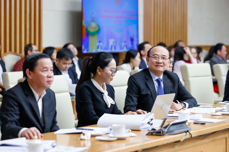 TỔNG THUẬT: Thủ tướng chủ trì Hội nghị toàn quốc tháo gỡ khó khăn, vướng mắc, thúc đẩy phát triển nhà ở xã hội- Ảnh 21. TỔNG THUẬT: Thủ tướng chủ trì Hội nghị toàn quốc tháo gỡ khó khăn, vướng mắc, thúc đẩy phát triển nhà ở xã hội- Ảnh 21.