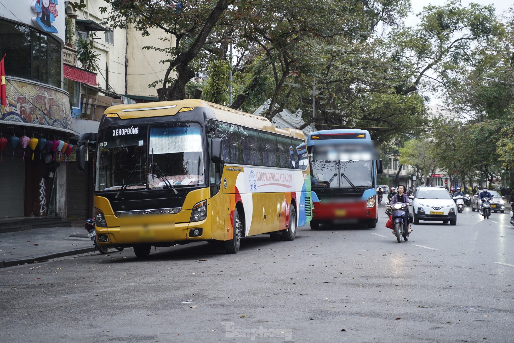 Xe trên 16 chỗ vẫn nườm nượp ra vào phố cổ, Hồ Gươm trong khung giờ cấm- Ảnh 7.