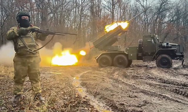 "Tình hình của Ukraine ở Kursk rất tệ": 3/4 quân lính bị vây, sĩ quan tiền tuyến im lặng "bất thường"- Ảnh 1.