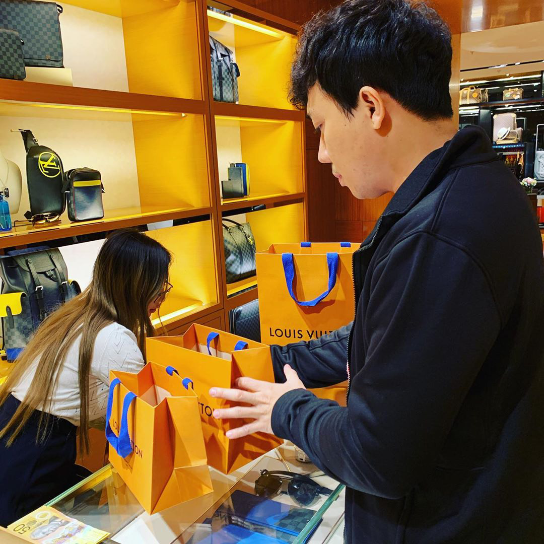 Trấn Thành rơi vòng vàng và đồng hồ tại Mỹ: "Tôi sợ xanh mặt, cả mớ đó tiền không!"- Ảnh 4.