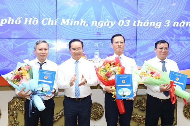 Điều động,  bổ nhiệm nhân sự  chủ chốt 5 tỉnh, thành phía Nam- Ảnh 1.