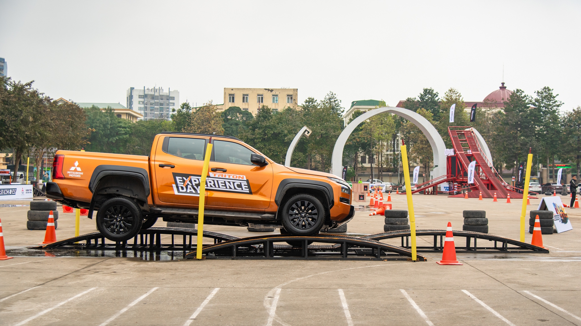 Chạy 300km bằng Mitsubishi Triton 2025 vào Nghệ An để 'tra tấn': Leo dốc rồi thả phanh từ độ cao 8m và loạt bài ‘vắt sức’ bán tải Nhật Bản- Ảnh 19.