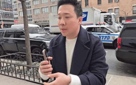 Trấn Thành rơi vòng vàng và đồng hồ tại Mỹ: "Tôi sợ xanh mặt, cả mớ đó tiền không!"- Ảnh 1.