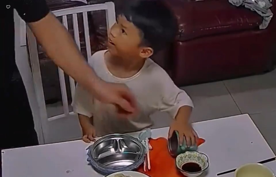 5 bức ảnh gia đình được chụp ngẫu nhiên khiến hàng ngàn người mơ ước: Gia đình bạn có từng như vậy?- Ảnh 1. 5 bức ảnh gia đình được chụp ngẫu nhiên khiến hàng ngàn người mơ ước: Gia đình bạn có từng như vậy?- Ảnh 1.