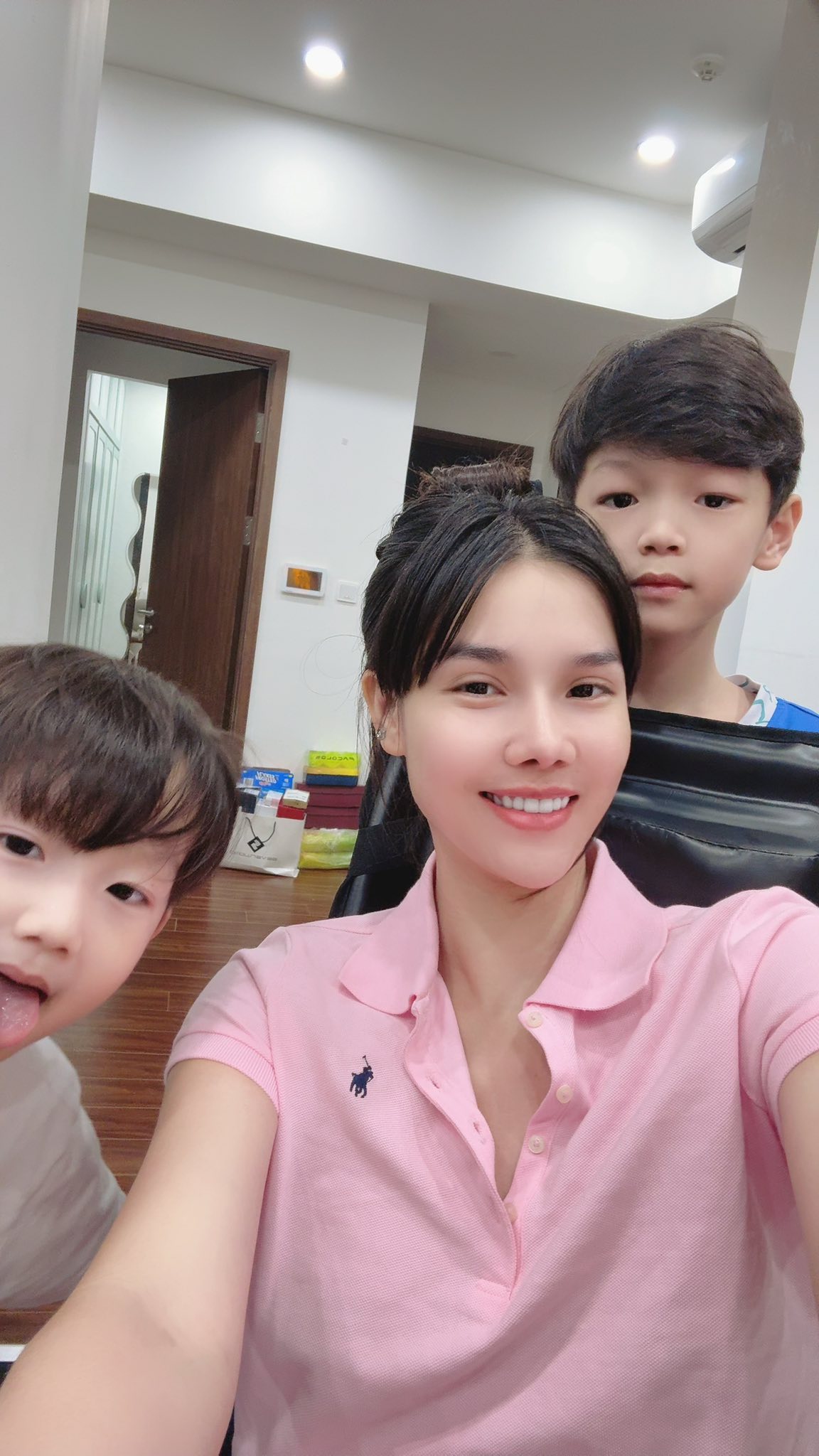 Kỳ Hân - vợ Mạc Hồng Quân lộ diện trên giường bệnh sau chấn thương gãy xương đùi, nói thẳng một điều về pickleball- Ảnh 2. Kỳ Hân - vợ Mạc Hồng Quân lộ diện trên giường bệnh sau chấn thương gãy xương đùi, nói thẳng một điều về pickleball- Ảnh 2.