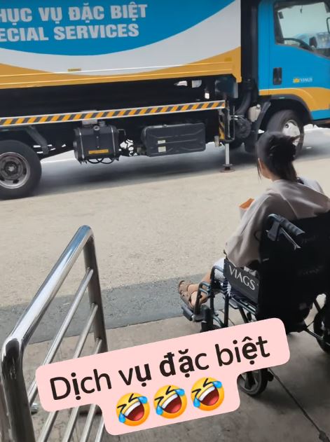 Kỳ Hân - vợ Mạc Hồng Quân lộ diện trên giường bệnh sau chấn thương gãy xương đùi, nói thẳng một điều về pickleball- Ảnh 1. Kỳ Hân - vợ Mạc Hồng Quân lộ diện trên giường bệnh sau chấn thương gãy xương đùi, nói thẳng một điều về pickleball- Ảnh 1.