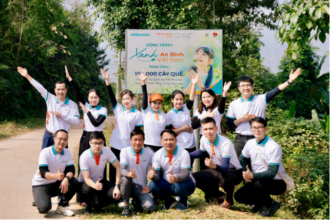 ABBANK hoàn thành mục tiêu tặng 100.000 cây quế cho người dân Yên Bái- Ảnh 4. ABBANK hoàn thành mục tiêu tặng 100.000 cây quế cho người dân Yên Bái- Ảnh 4.