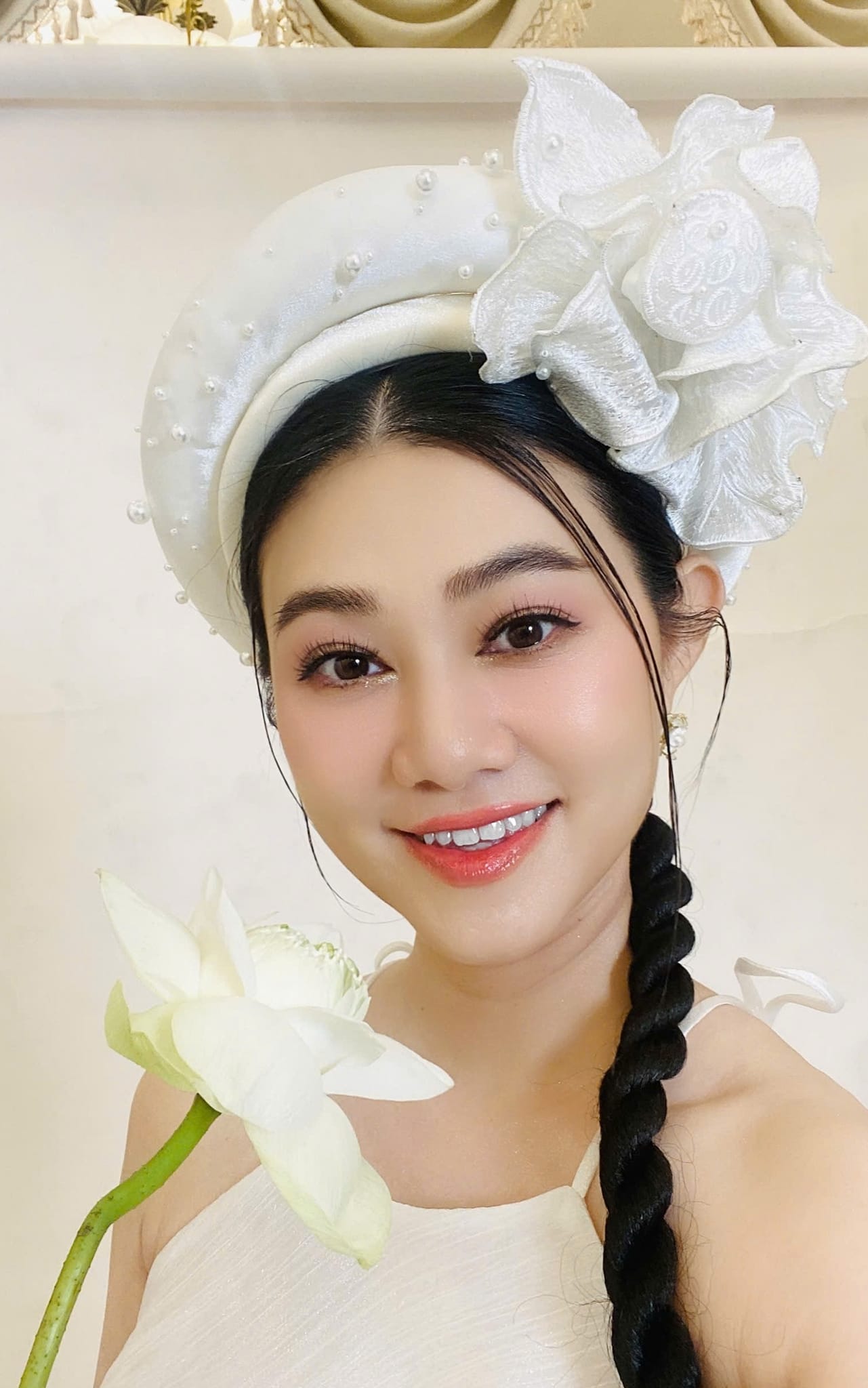 Nữ NSND sở hữu biệt thự mặt tiền đẹp như cung điện ở TP.HCM, nhà hàng bề thế ở Quận 7, tuổi 44 lẻ bóng- Ảnh 1.