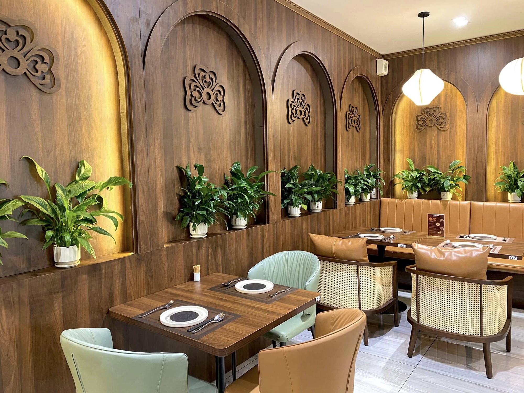 Nữ NSND sở hữu biệt thự mặt tiền đẹp như cung điện ở TP.HCM, nhà hàng bề thế ở Quận 7, tuổi 44 lẻ bóng- Ảnh 5.