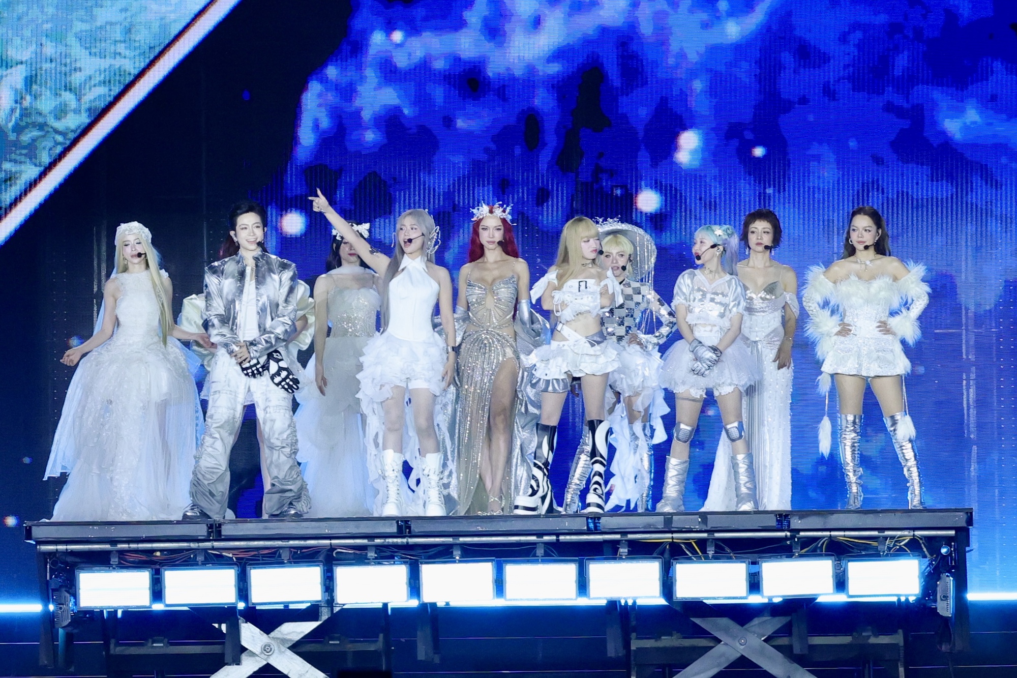 HOT: Hoa hậu H'Hen Niê lộ rõ mồn một dấu hiệu bầu bí giữa lúc đang diễn concert Chị đẹp!- Ảnh 2.