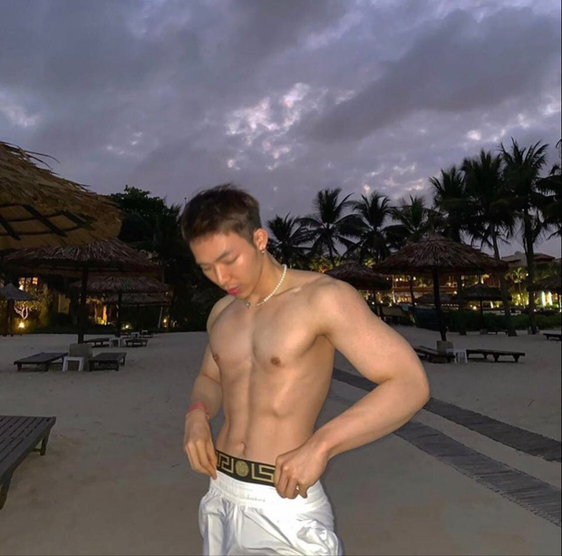 Bóc body thật gây sốc của 1 sao nam Vbiz nổi tiếng tập gym, khoe 6 múi- Ảnh 6. Bóc body thật gây sốc của 1 sao nam Vbiz nổi tiếng tập gym, khoe 6 múi- Ảnh 6.