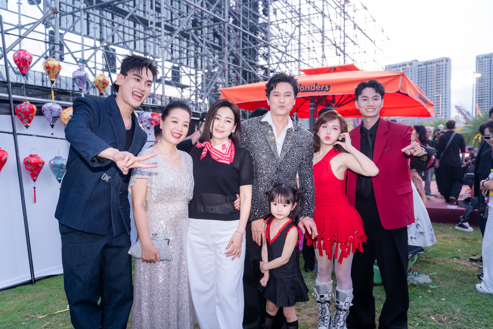 Ái nữ sao Việt gây sốt MXH vì nhan sắc cuốn hơn chữ cuốn, mới 12 tuổi đã đẹp hết phần ba mẹ- Ảnh 10.