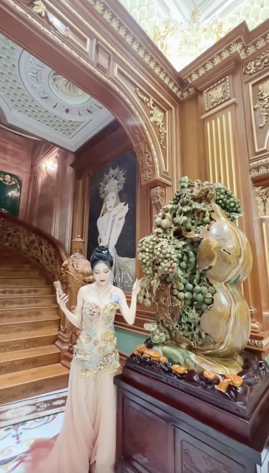 Bên trong lâu đài 1000m2 nổi nhất miền Tây của vợ chồng nữ đại gia kim cương, mỹ phẩm: Nhiều chi tiết gây chú ý- Ảnh 9.