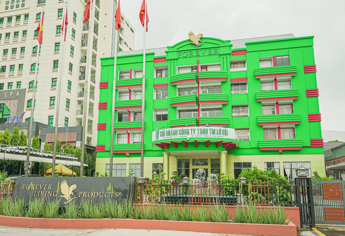 Những dấu hỏi lớn đằng sau sự hào nhoáng của vợ chồng "đại gia quận 7": Đế chế kinh doanh triệu đô hay chiêu trò đánh bóng tên tuổi?- Ảnh 2. Những dấu hỏi lớn đằng sau sự hào nhoáng của vợ chồng "đại gia quận 7": Đế chế kinh doanh triệu đô hay chiêu trò đánh bóng tên tuổi?- Ảnh 2.