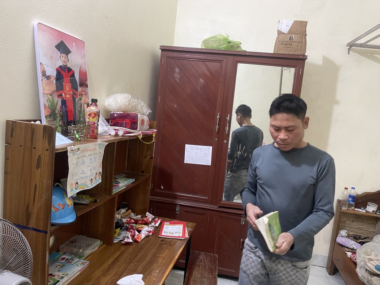 Về Quảng Ninh thăm người cha viết 30 trang "sao kê", bất ngờ với cuộc sống hiện tại của bé Đà- Ảnh 2. Về Quảng Ninh thăm người cha viết 30 trang "sao kê", bất ngờ với cuộc sống hiện tại của bé Đà- Ảnh 2.