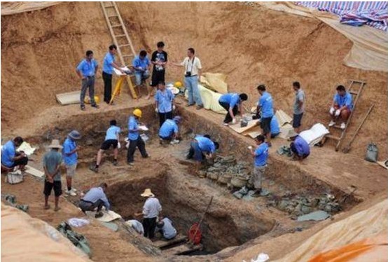 Ngọn đồi rung lắc nhiều đêm vì địa chấn, chuyên gia kiểm tra thì bất ngờ tìm thấy vương quốc hơn 2000 tuổi- Ảnh 2.