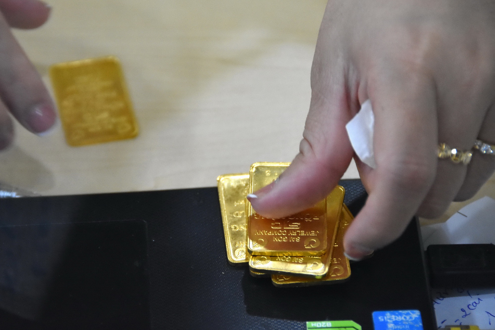 Giữ hay bán vàng? Một tuần thị trường 