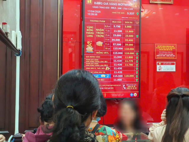 Cảnh tượng lạ tại "phố vàng" Hà Nội ngày giá vàng tăng vọt lên gần 120 triệu/lượng- Ảnh 7.