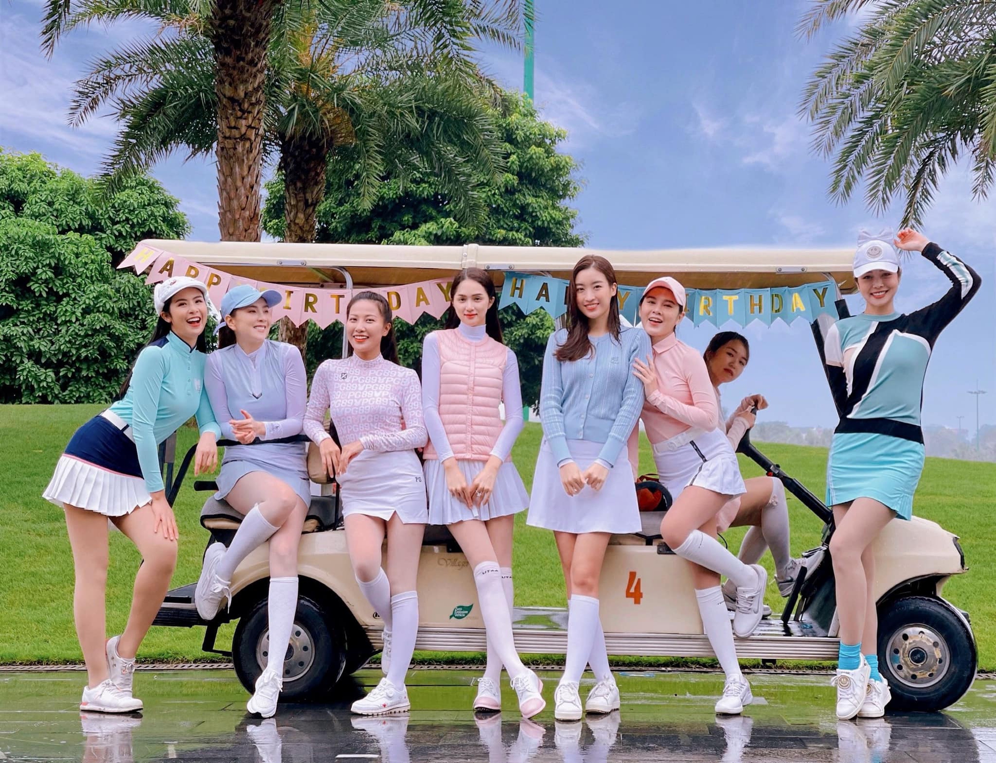 Hội phu nhân hào môn toàn Hoa - Á hậu đình đám Vbiz tụ họp: Đỗ Mỹ Linh có lép vế trước MC Mai Ngọc?- Ảnh 4.