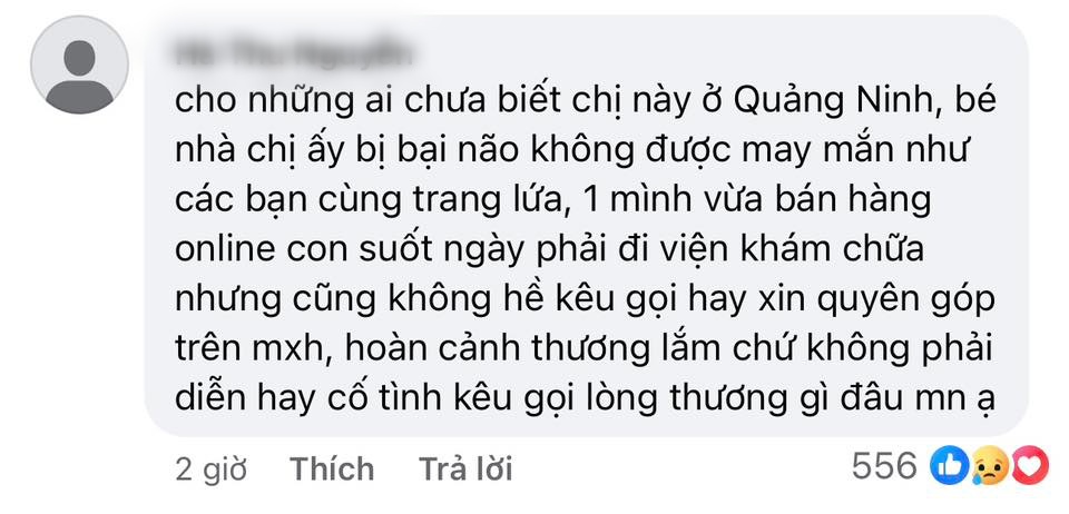 Phóng to clip trong phòng ngủ, cảnh tượng người mẹ ôm con rồi đổ gục xuống giường khiến nhiều người xót xa- Ảnh 2.