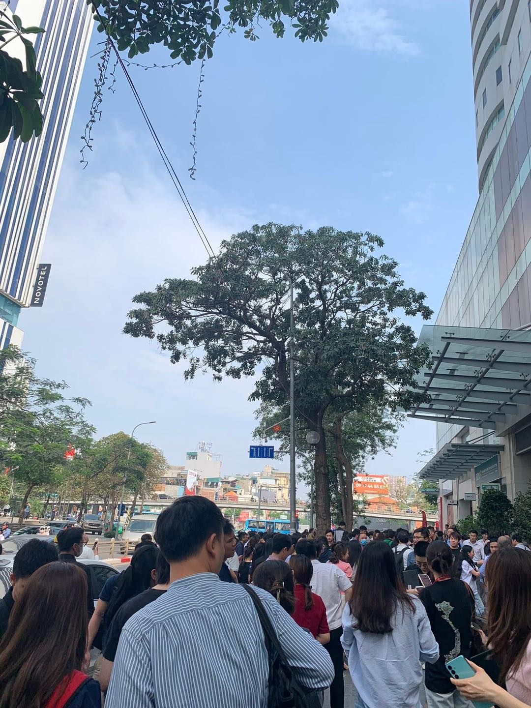 Những hình ảnh mới nhất tại hiện trường vụ cháy dữ dội toà nhà 18 tầng ở Hà Nội- Ảnh 6.