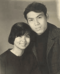Căn nhà cũ nằm ở tuyến phố đắt đỏ nhất nhì Hà Nội của nhà thơ Lưu Quang Vũ được con trai tiết lộ: Đầy sách, thơ và một thứ!- Ảnh 1. Căn nhà cũ nằm ở tuyến phố đắt đỏ nhất nhì Hà Nội của nhà thơ Lưu Quang Vũ được con trai tiết lộ: Đầy sách, thơ và một thứ!- Ảnh 1.