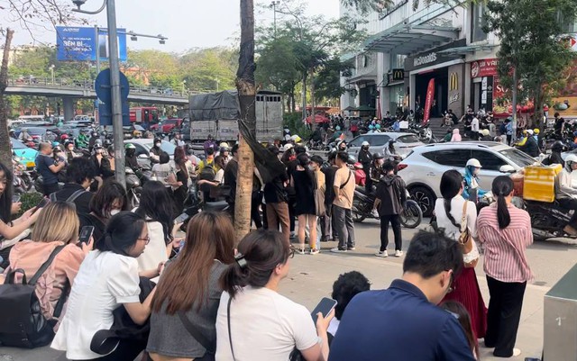 Những hình ảnh mới nhất tại hiện trường vụ cháy dữ dội toà nhà 18 tầng ở Hà Nội- Ảnh 12.