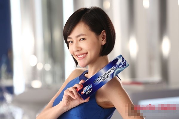 1 "người đẹp quốc dân" bị phạt hơn 21 tỷ đồng vì dám quảng cáo "răng trắng lên chỉ sau 1 ngày đánh răng!"- Ảnh 2. 1 "người đẹp quốc dân" bị phạt hơn 21 tỷ đồng vì dám quảng cáo "răng trắng lên chỉ sau 1 ngày đánh răng!"- Ảnh 2.