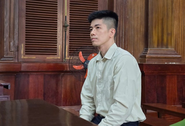 Chiếm đoạt gần 49 tỷ đồng, cựu nhân viên ngân hàng lĩnh án chung thân- Ảnh 1. Chiếm đoạt gần 49 tỷ đồng, cựu nhân viên ngân hàng lĩnh án chung thân- Ảnh 1.