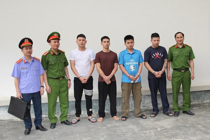 Vạch trần thủ đoạn của 4 kẻ sản xuất 3.500 tấn giá đỗ ngâm chất cấm ở Nghệ An- Ảnh 1. Vạch trần thủ đoạn của 4 kẻ sản xuất 3.500 tấn giá đỗ ngâm chất cấm ở Nghệ An- Ảnh 1.
