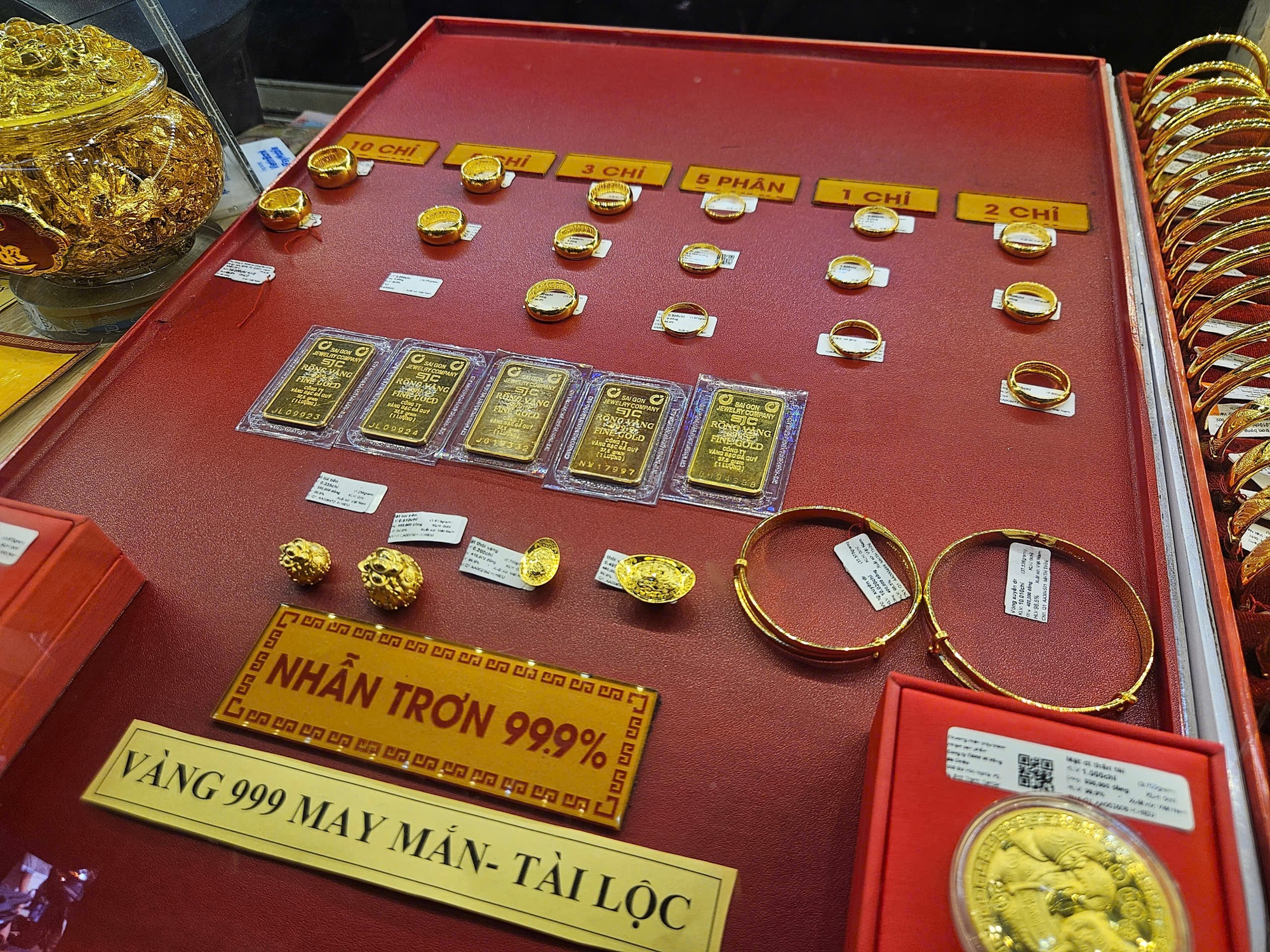 Ai đang “mừng ra mặt” khi giá vàng miếng SJC lao dốc?- Ảnh 1.