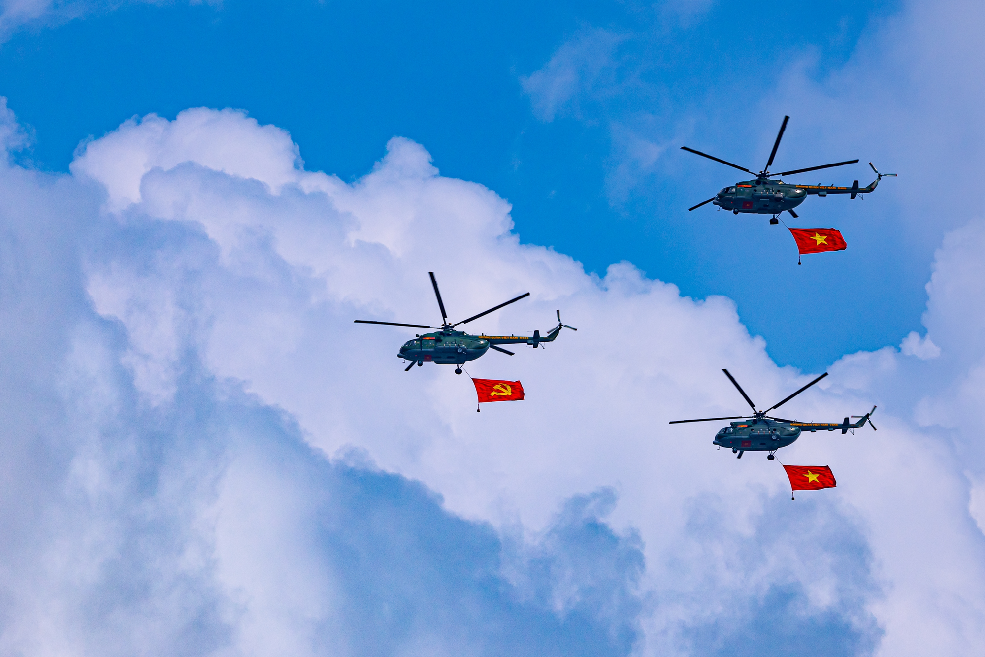 Chân dung Đại tá Nguyễn Thế Dũng - phi công dẫn đầu đội hình “hổ mang chúa” bay trên Dinh Độc Lập trong lễ diễu binh 30/4 sắp tới- Ảnh 5. Chân dung Đại tá Nguyễn Thế Dũng - phi công dẫn đầu đội hình “hổ mang chúa” bay trên Dinh Độc Lập trong lễ diễu binh 30/4 sắp tới- Ảnh 5.
