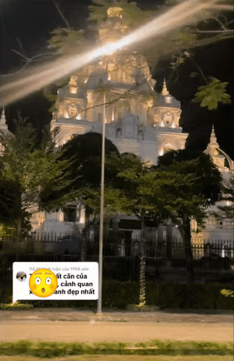 Tòa lâu đài sáng rực cả một vùng ở Ninh Bình tưởng đã 