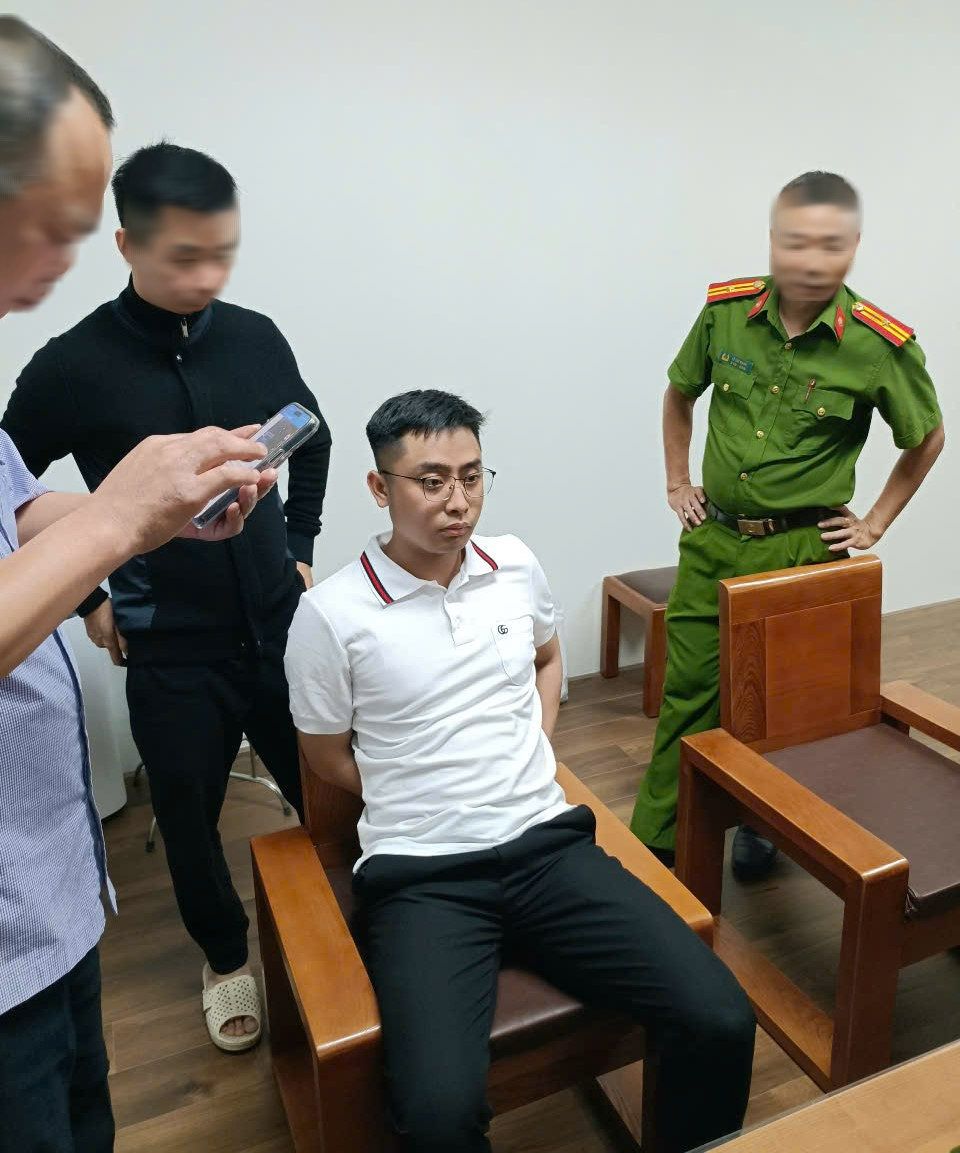 Người đàn ông dùng AI cắt ghép video nghi phạm Bùi Đình Khánh nhún nhảy tại trụ sở công an- Ảnh 2.