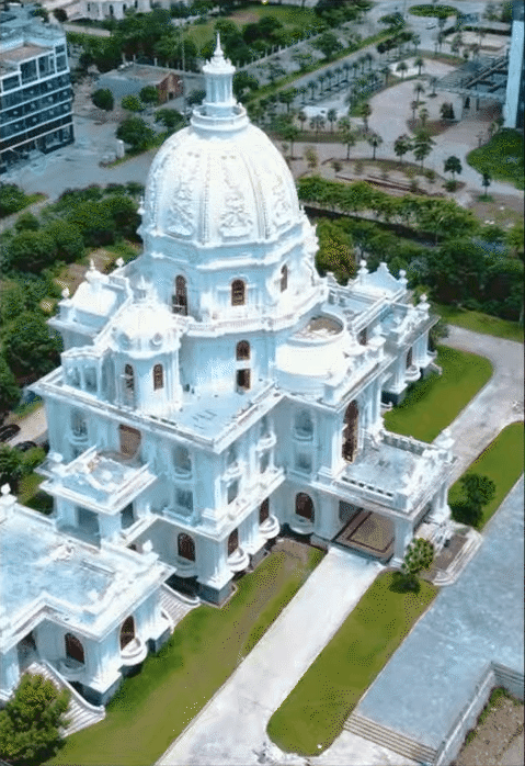 Tòa lâu đài sáng rực cả một vùng ở Ninh Bình tưởng đã 