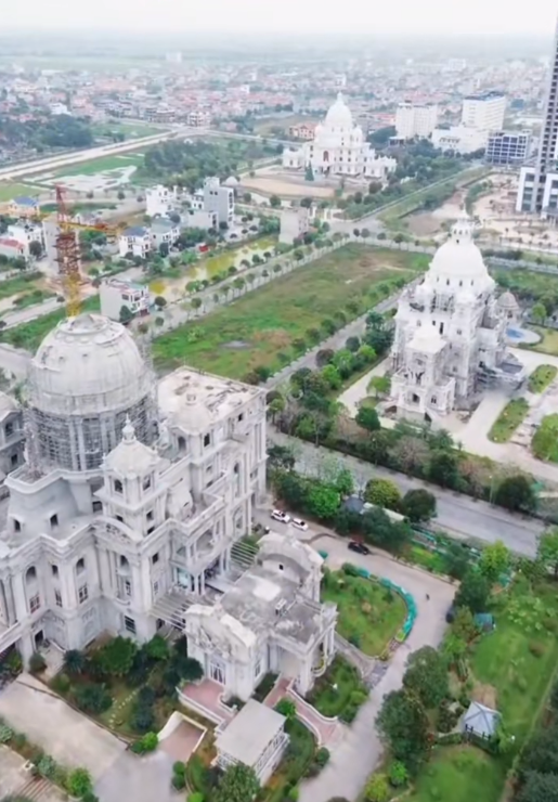 Tòa lâu đài sáng rực cả một vùng ở Ninh Bình tưởng đã 