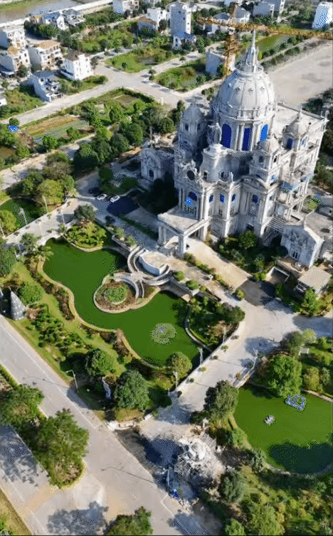 Tòa lâu đài sáng rực cả một vùng ở Ninh Bình tưởng đã 