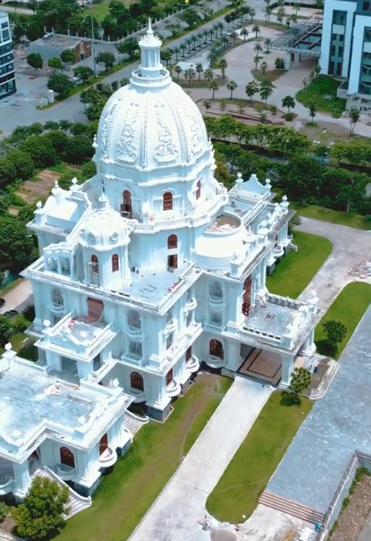 Tòa lâu đài sáng rực cả một vùng ở Ninh Bình tưởng đã 